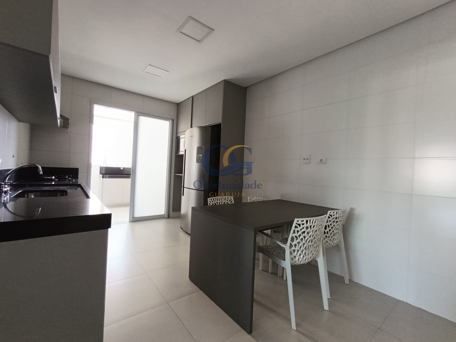 Apartamento na Praia da Enseada, Guarujá - SP