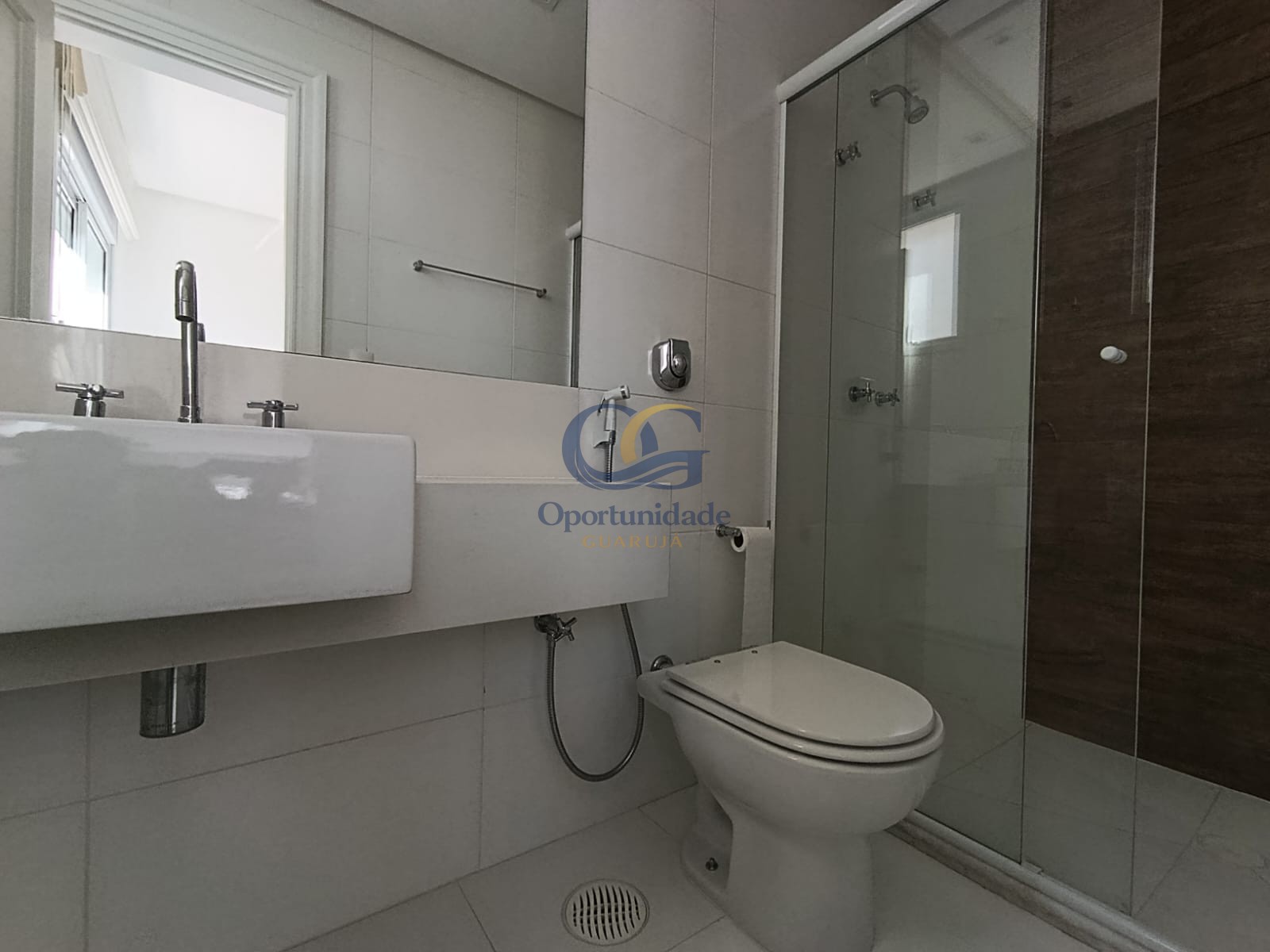 Apartamento na Praia da Enseada, Guarujá - SP