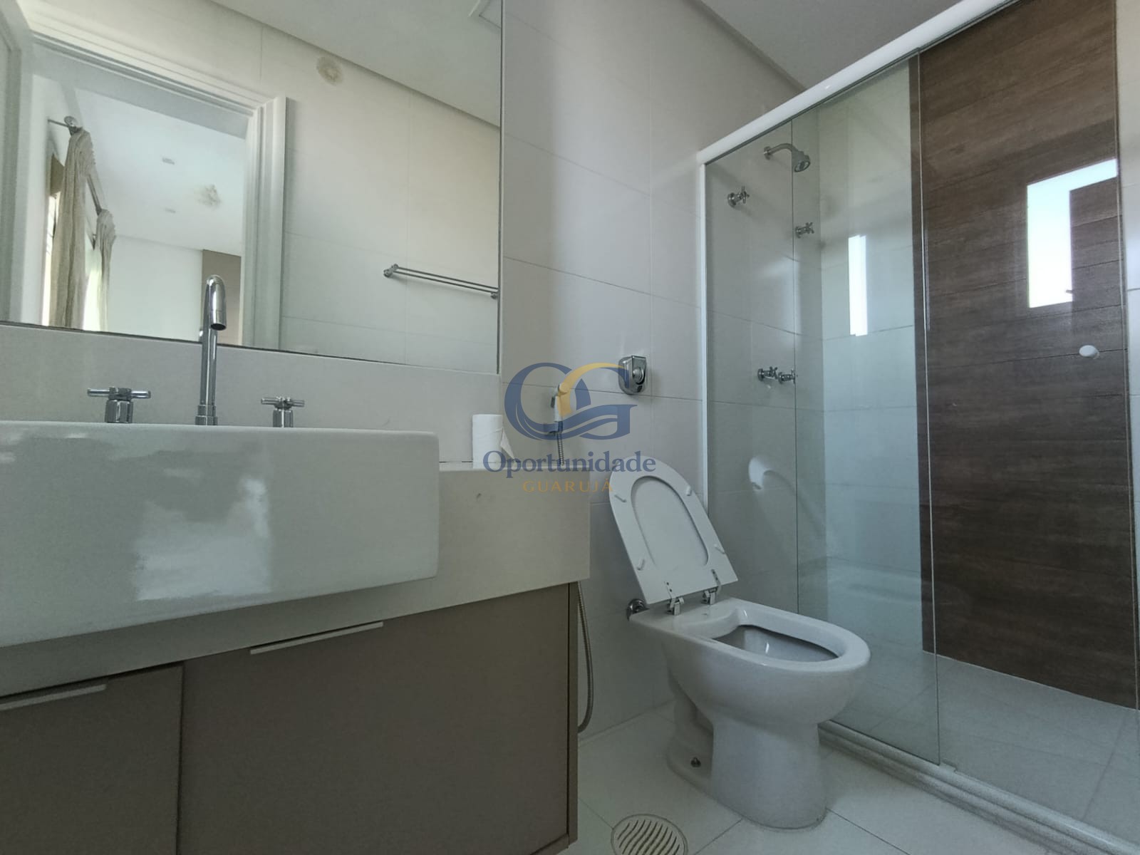 Apartamento na Praia da Enseada, Guarujá - SP