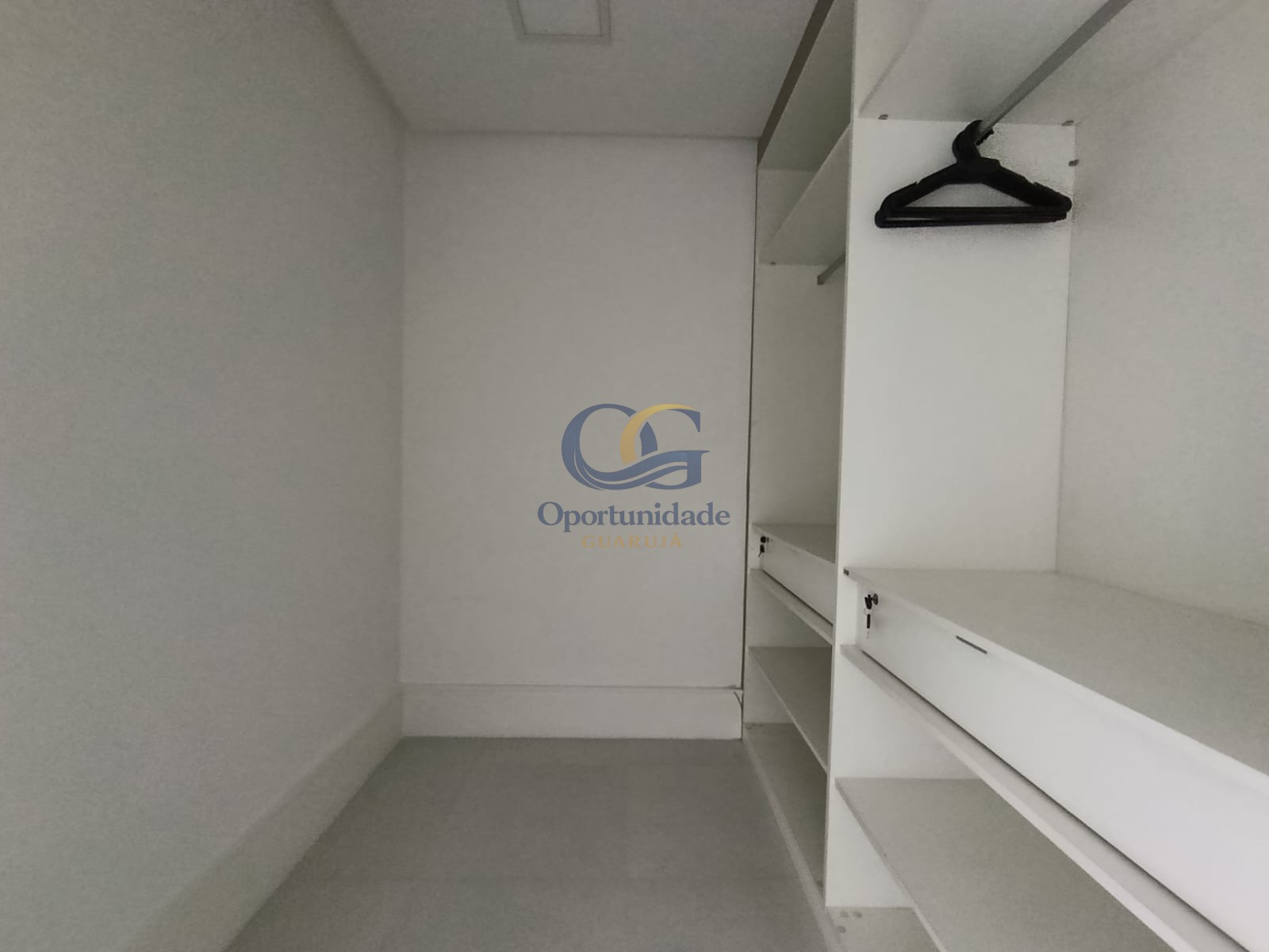 Apartamento na Praia da Enseada, Guarujá - SP