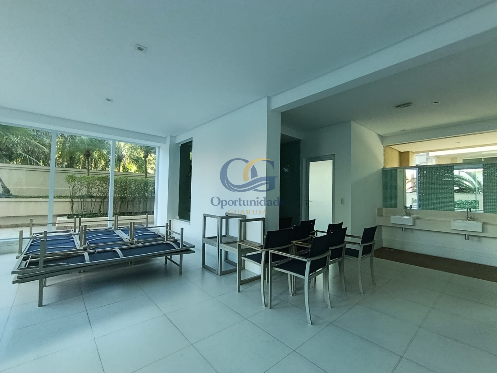 Apartamento na Praia da Enseada, Guarujá - SP
