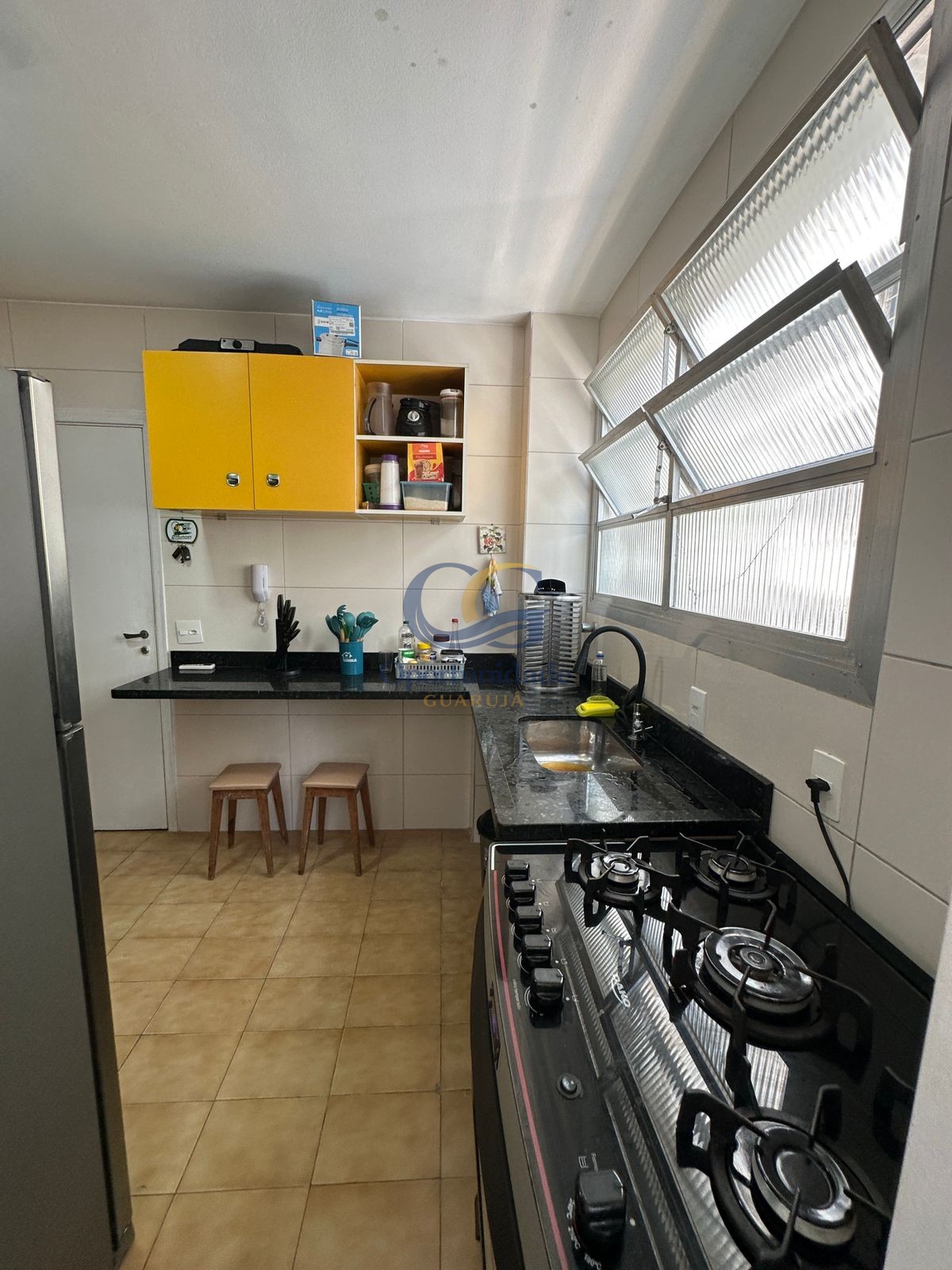 Apartamento na Praia das Pitangueiras, Guarujá - SP
