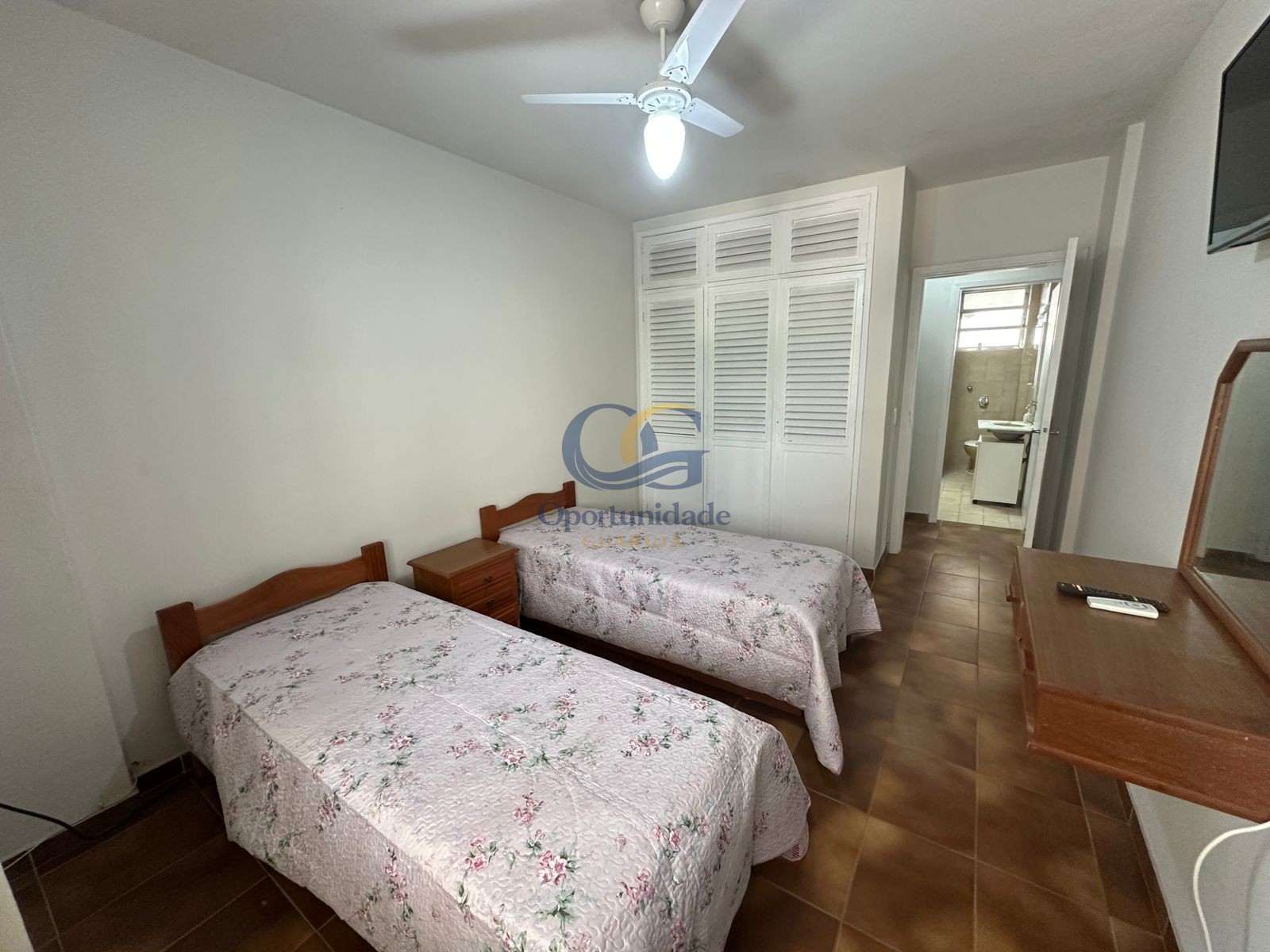Apartamento na Praia das Pitangueiras, Guarujá - SP