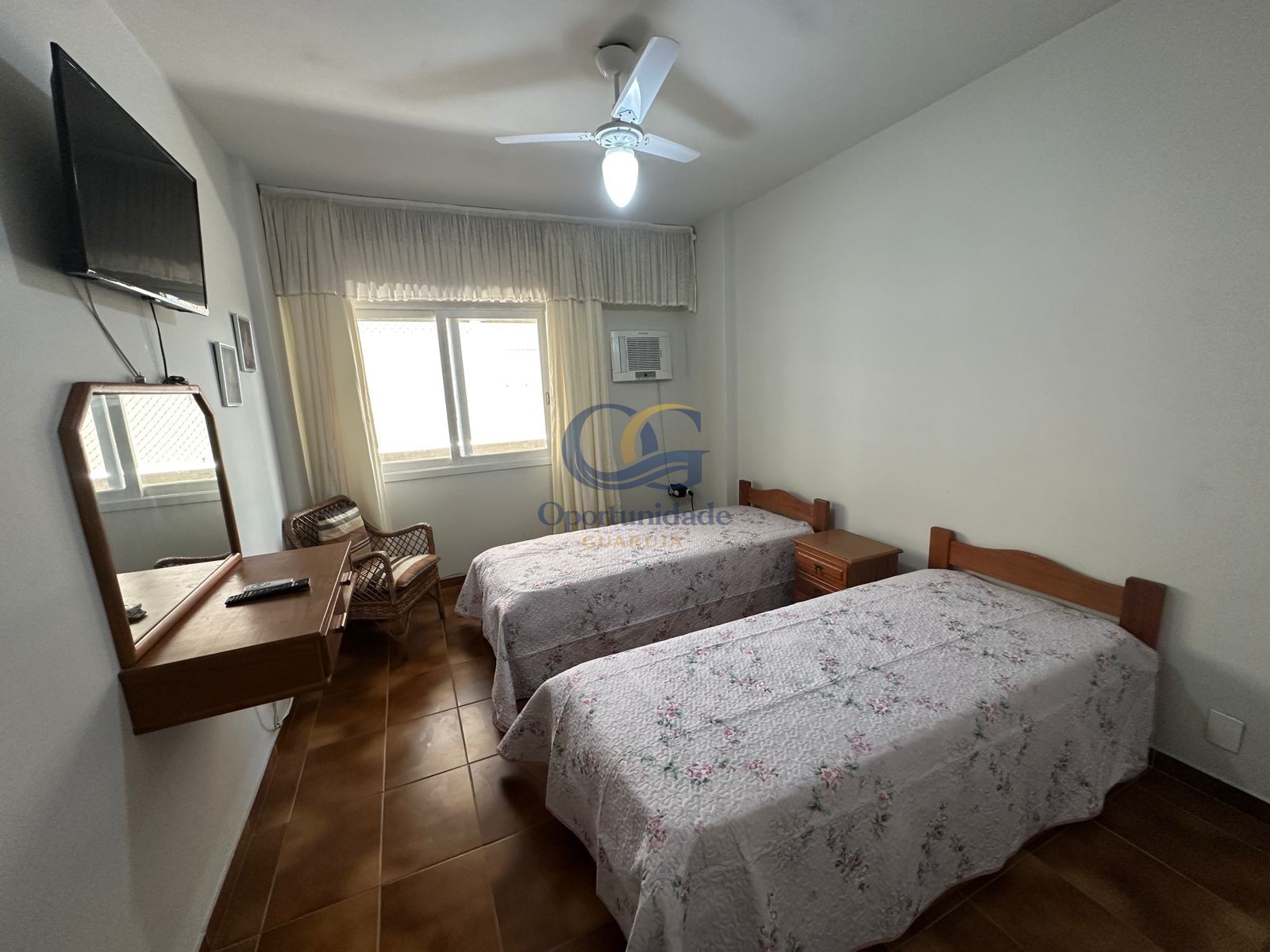 Apartamento na Praia das Pitangueiras, Guarujá - SP