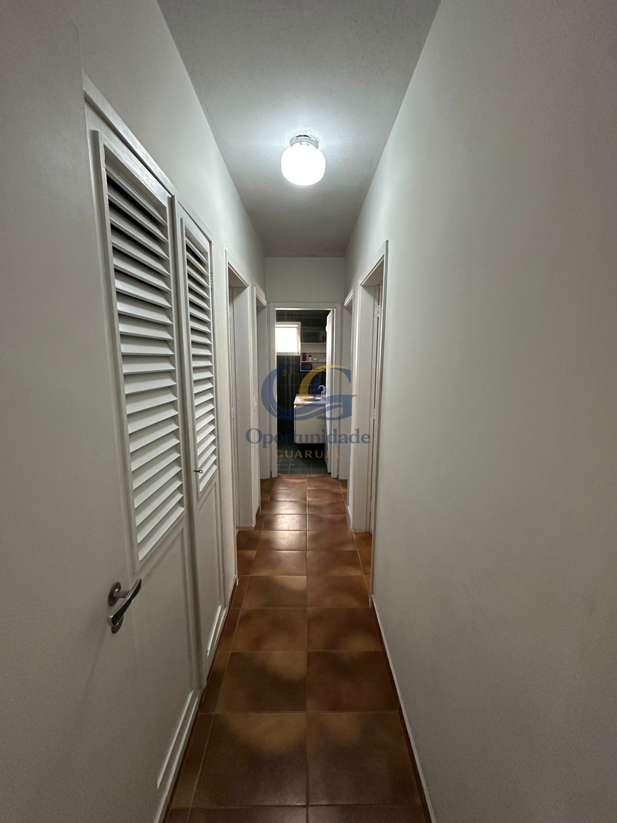 Apartamento na Praia das Pitangueiras, Guarujá - SP