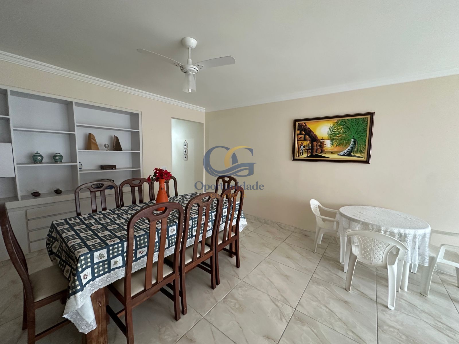 Apartamento na Praia das Pitangueiras, Guarujá - SP