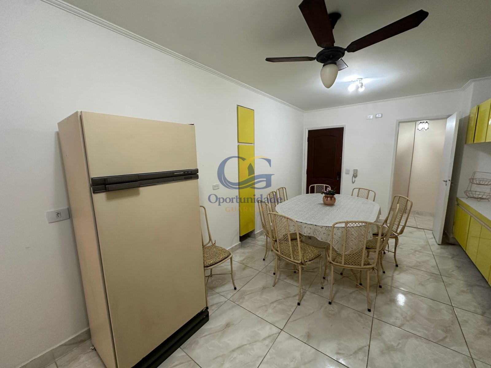 Apartamento na Praia das Pitangueiras, Guarujá - SP