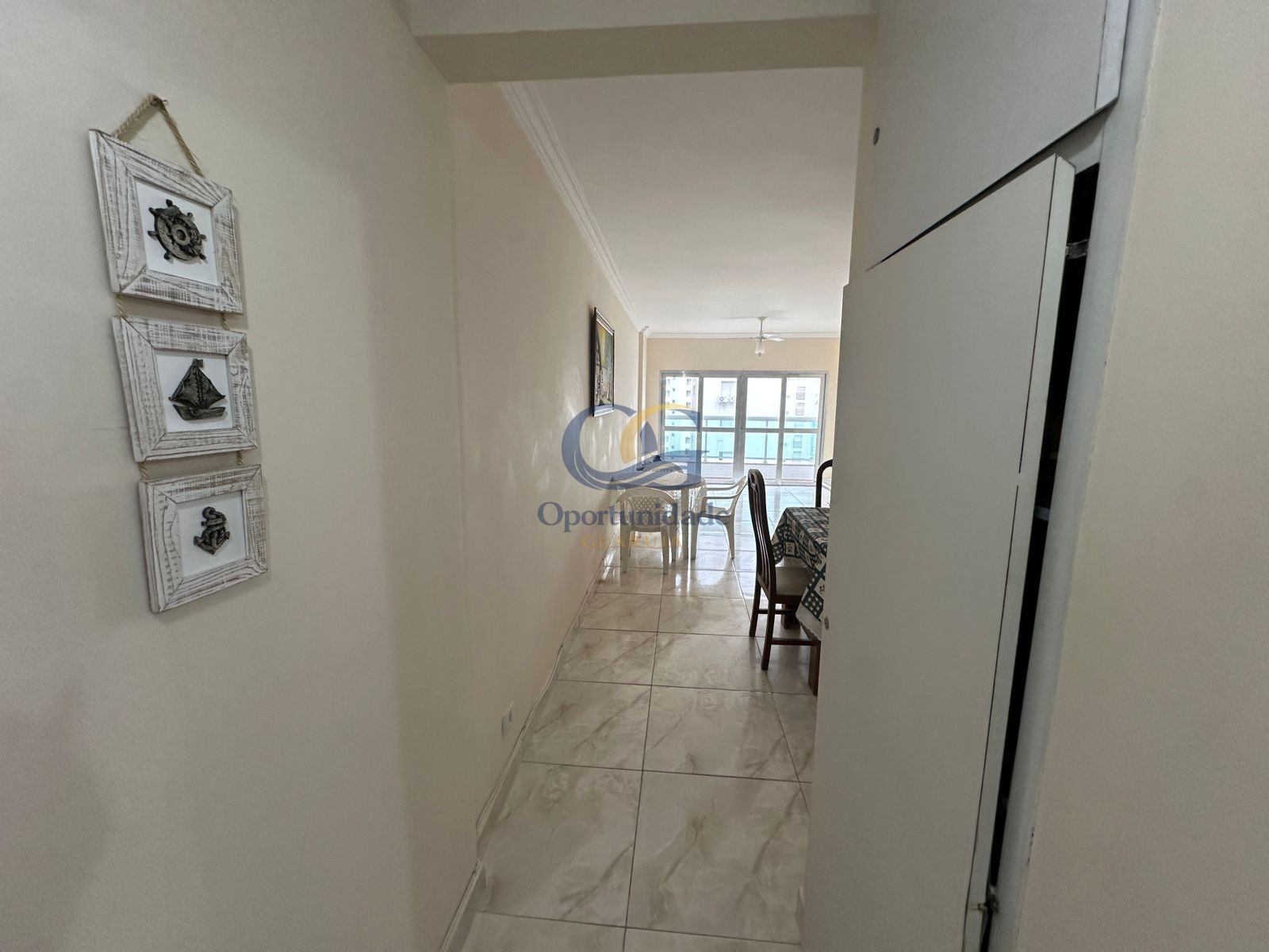 Apartamento na Praia das Pitangueiras, Guarujá - SP