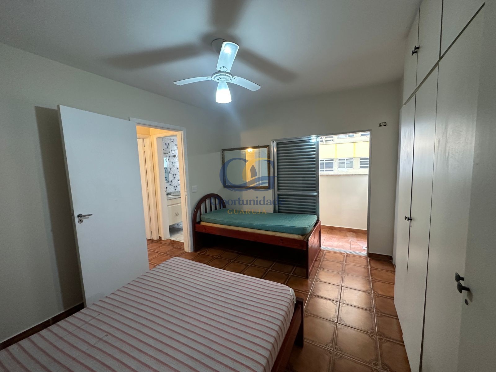 Apartamento na Praia das Pitangueiras, Guarujá - SP