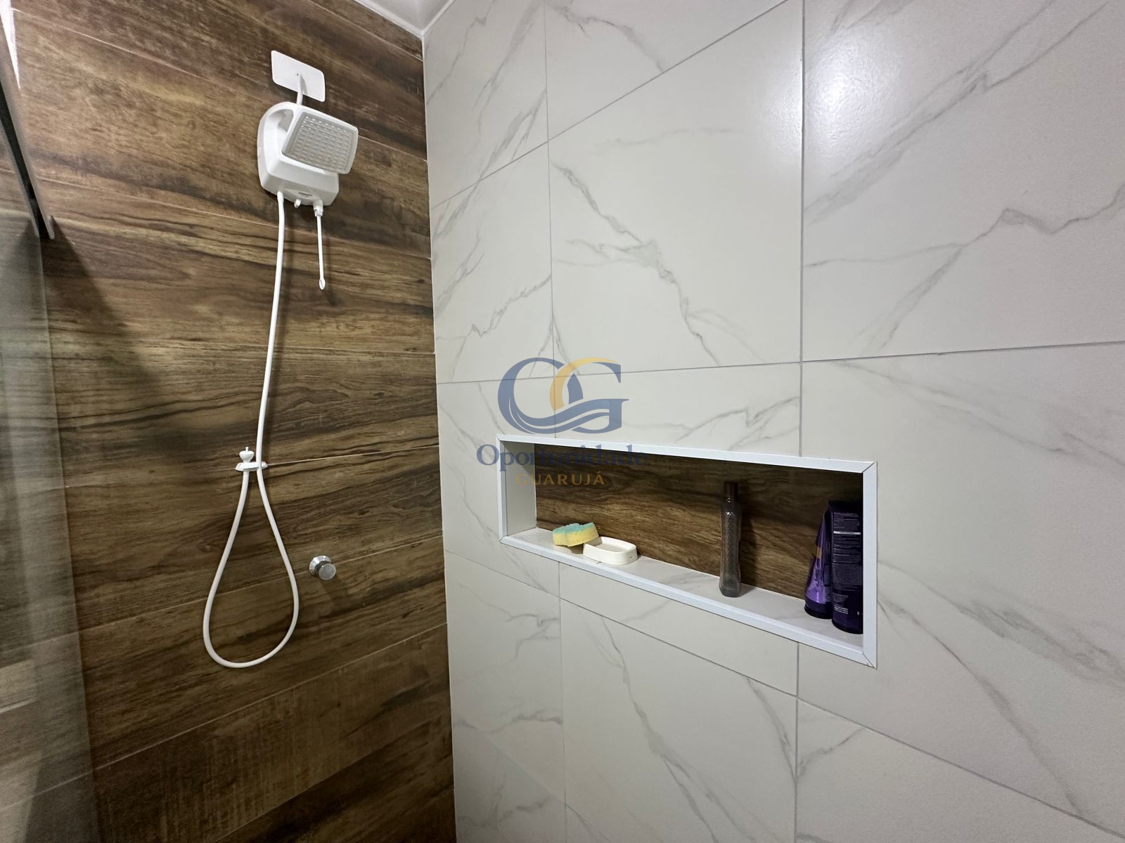 Apartamento na Praia das Pitangueiras, Guarujá - SP