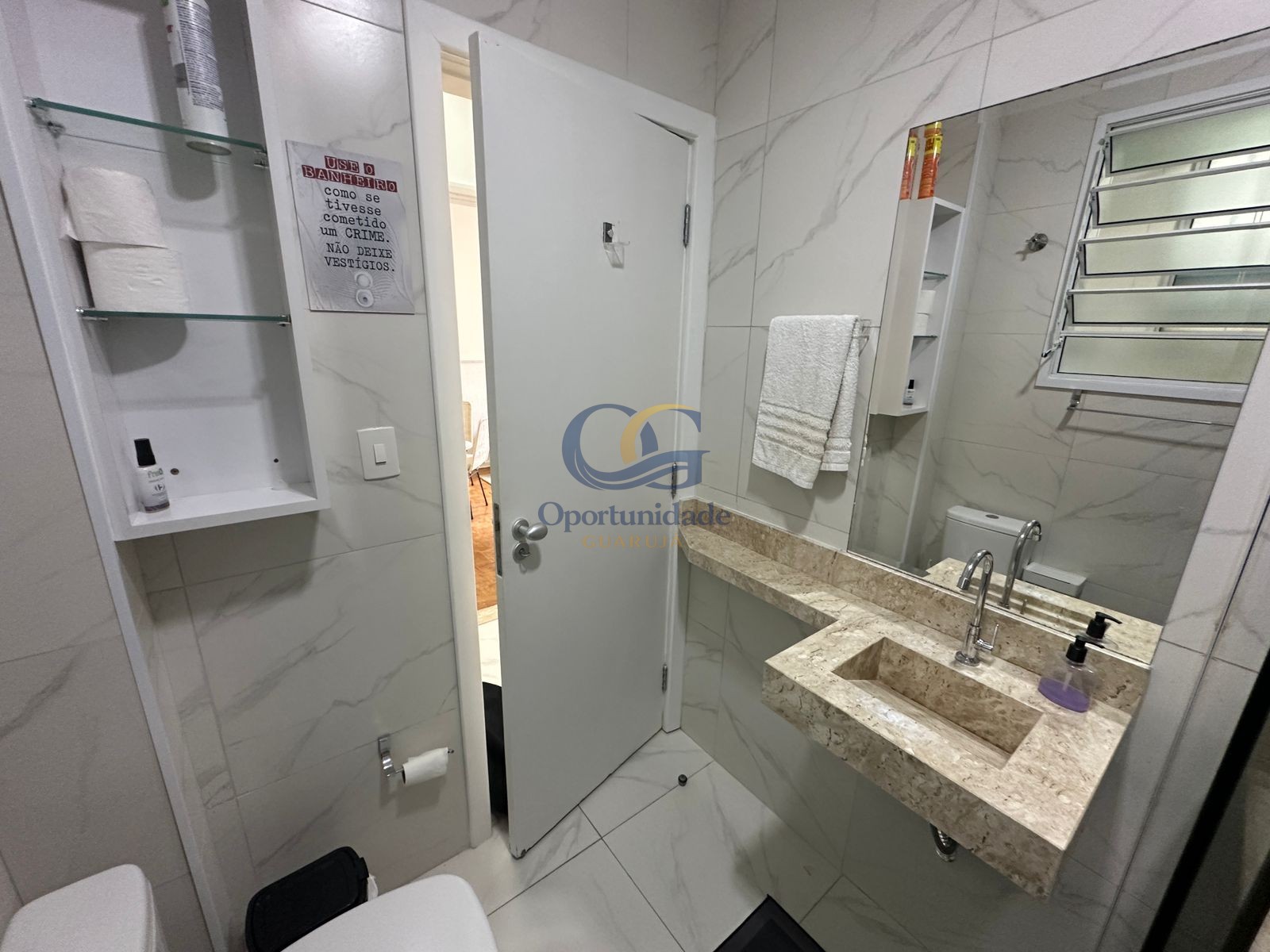 Apartamento na Praia das Pitangueiras, Guarujá - SP