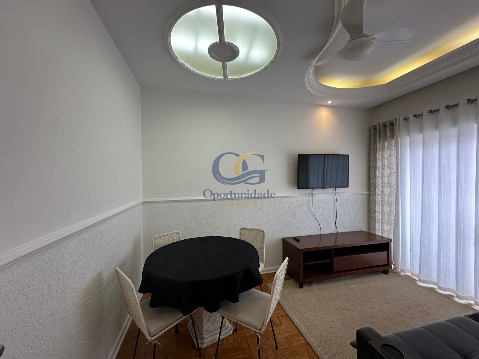 Apartamento na Praia das Pitangueiras, Guarujá - SP
