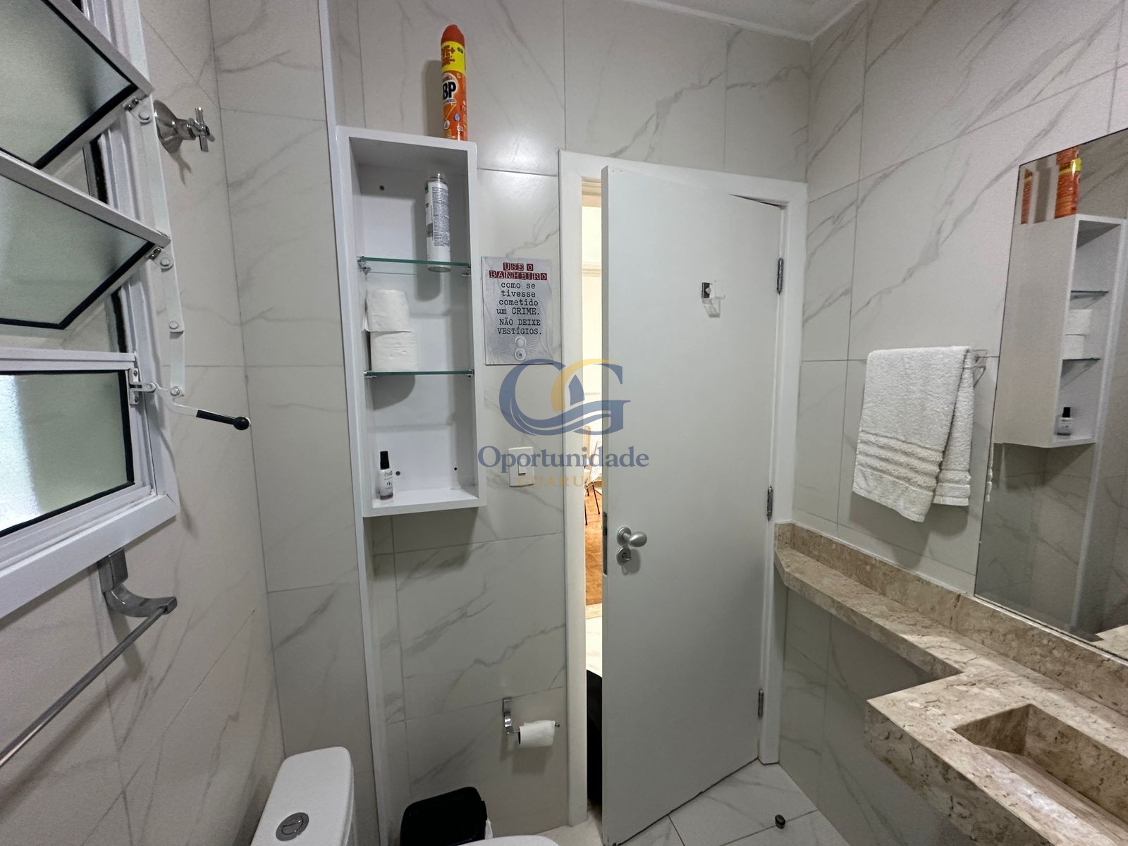 Apartamento na Praia das Pitangueiras, Guarujá - SP
