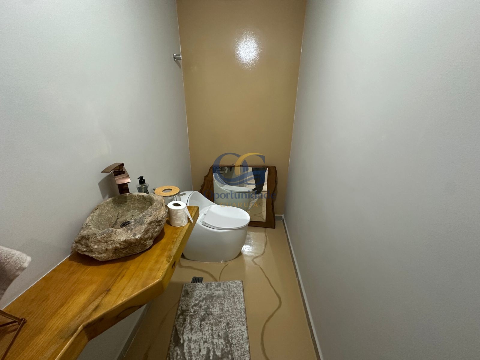 Apartamento na Praia das Pitangueiras, Guarujá - SP