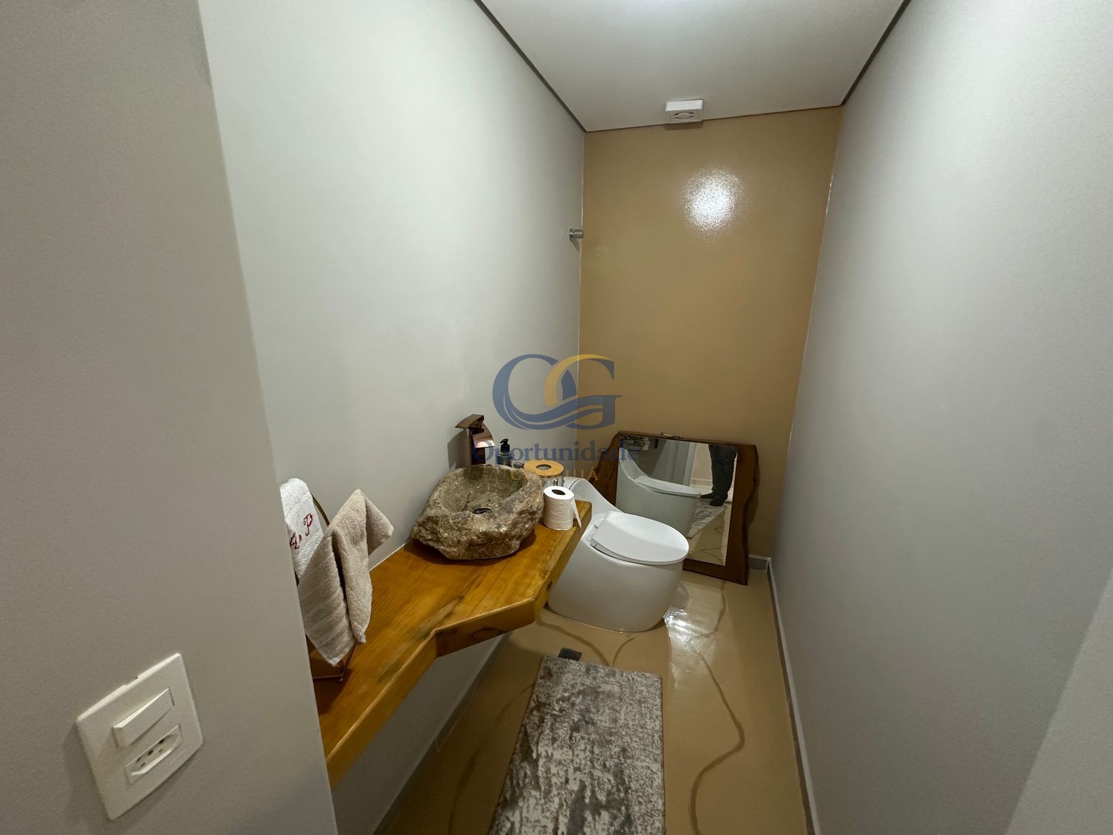 Apartamento na Praia das Pitangueiras, Guarujá - SP