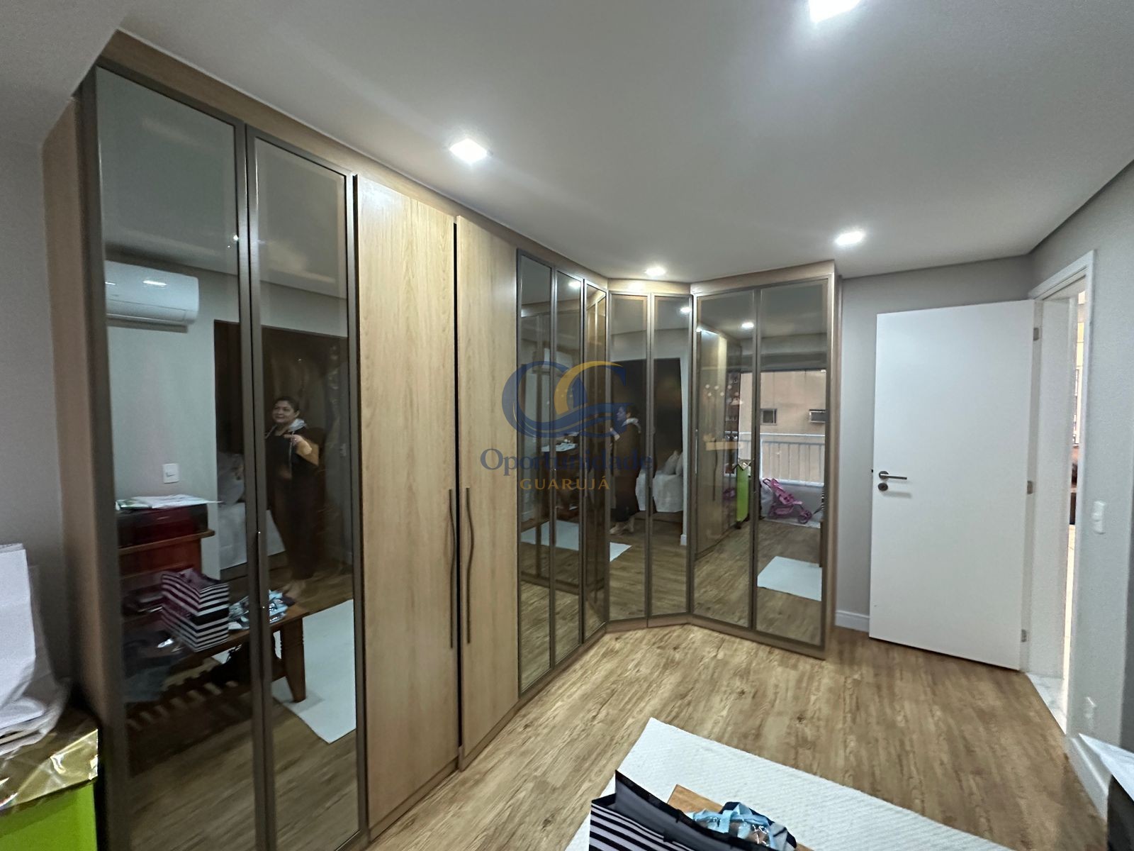 Apartamento na Praia das Pitangueiras, Guarujá - SP