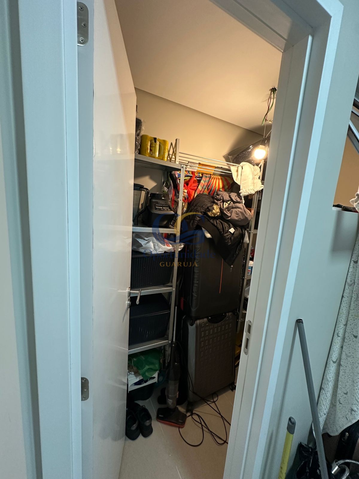 Apartamento na Praia das Pitangueiras, Guarujá - SP