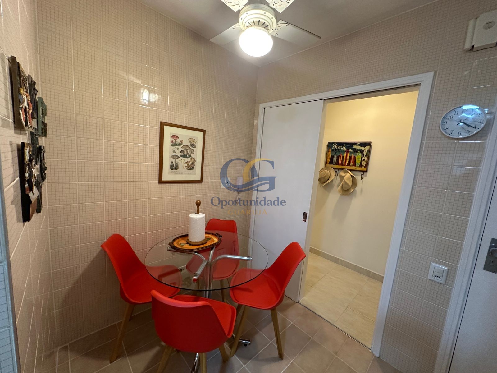 Apartamento na Praia das Pitangueiras, Guarujá - SP