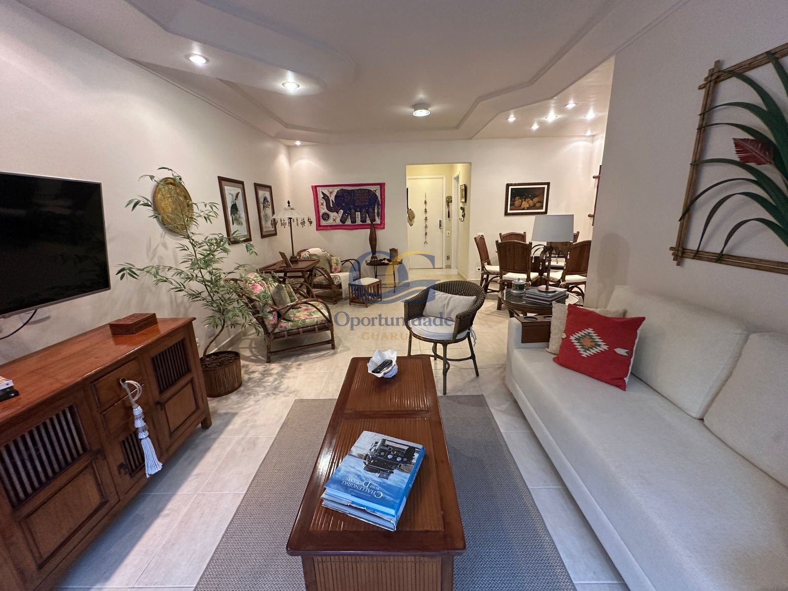 Apartamento na Praia das Pitangueiras, Guarujá - SP