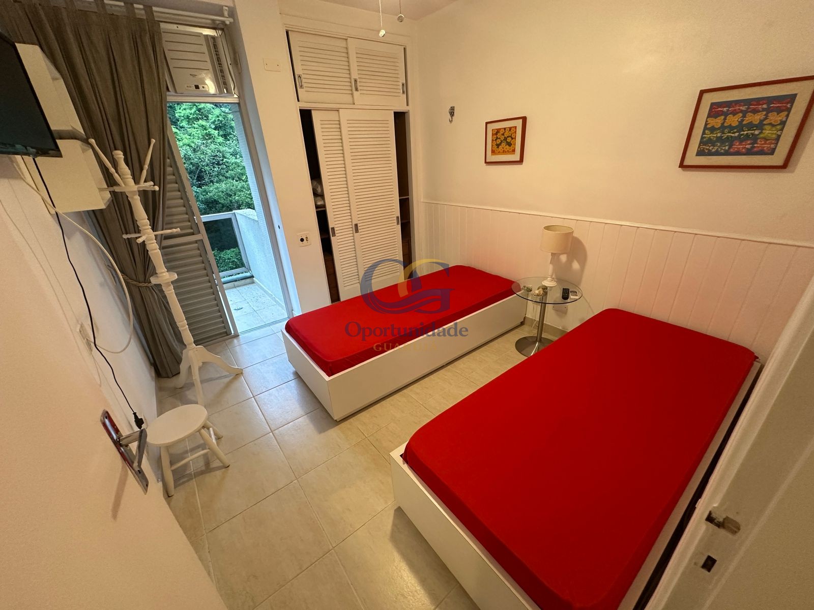 Apartamento na Praia das Pitangueiras, Guarujá - SP