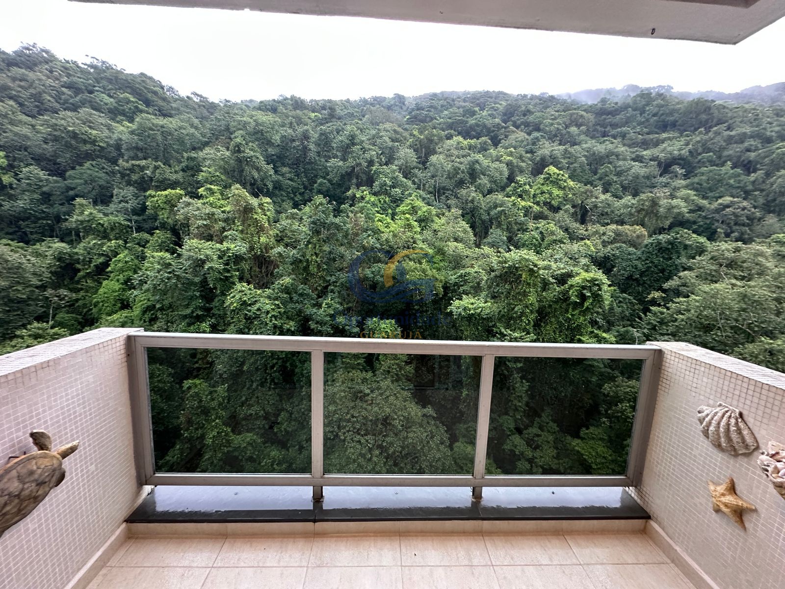 Apartamento na Praia das Pitangueiras, Guarujá - SP