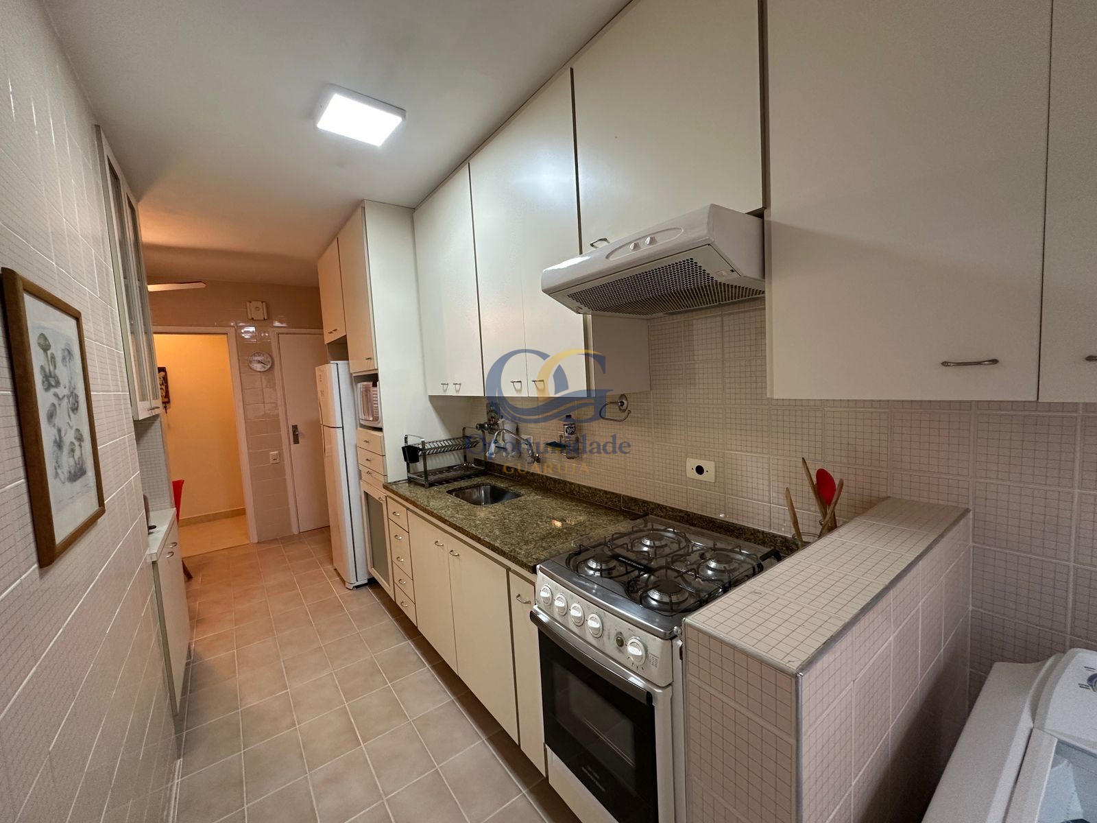 Apartamento na Praia das Pitangueiras, Guarujá - SP