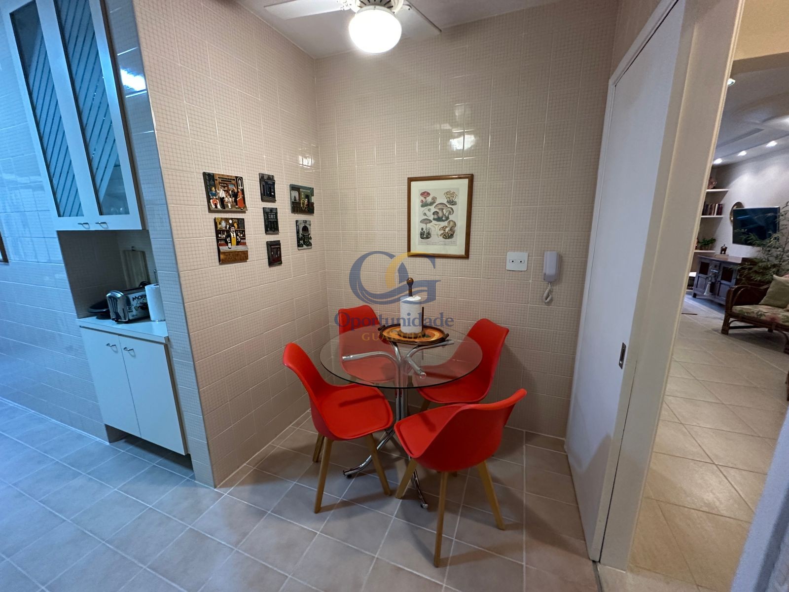 Apartamento na Praia das Pitangueiras, Guarujá - SP