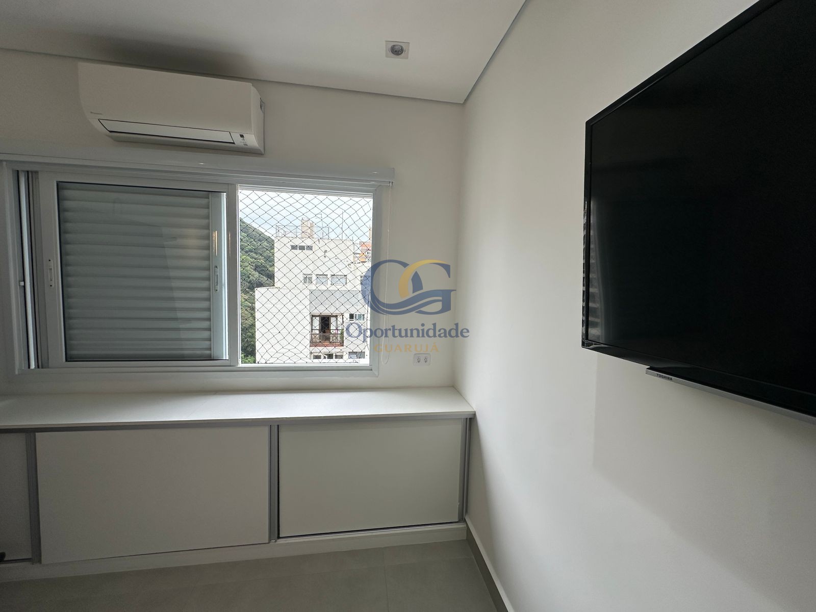 Apartamento na Praia das Pitangueiras, Guarujá - SP