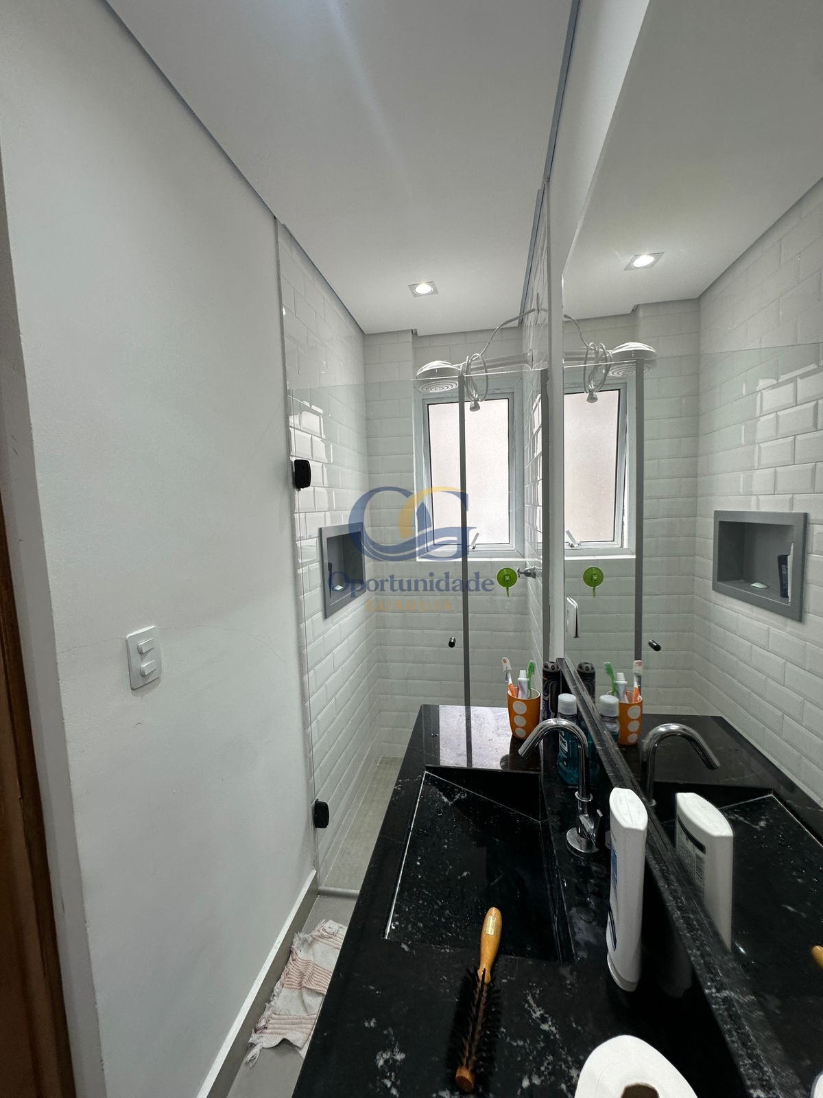 Apartamento na Praia das Pitangueiras, Guarujá - SP