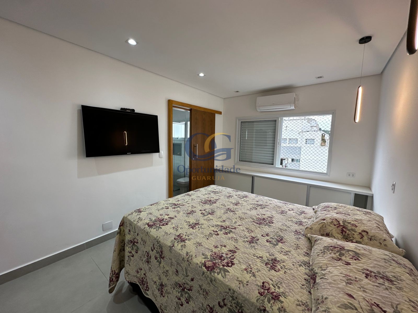 Apartamento na Praia das Pitangueiras, Guarujá - SP