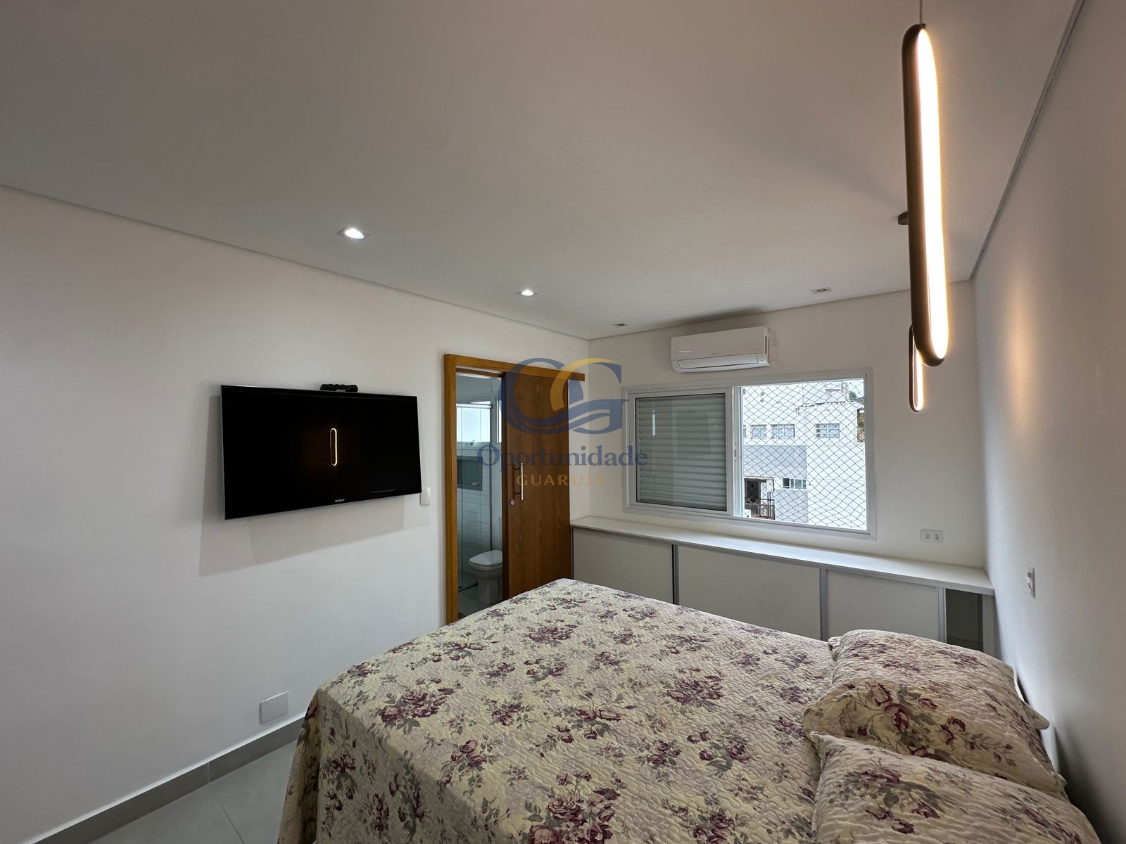 Apartamento na Praia das Pitangueiras, Guarujá - SP