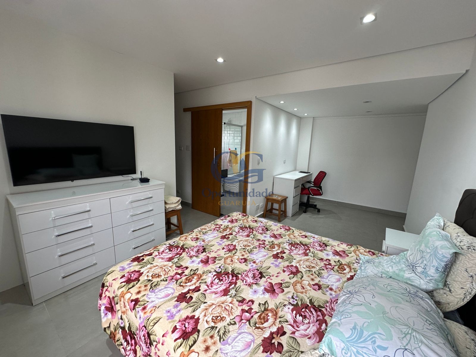 Apartamento na Praia das Pitangueiras, Guarujá - SP