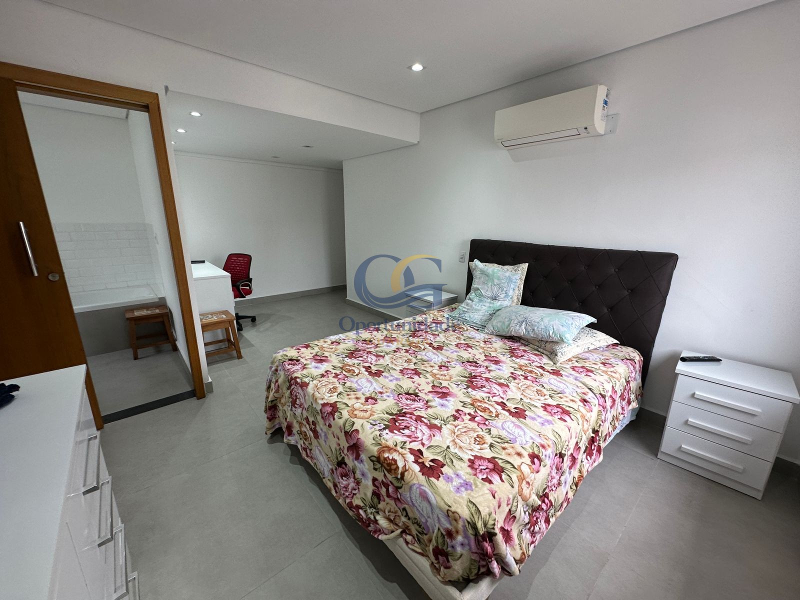 Apartamento na Praia das Pitangueiras, Guarujá - SP