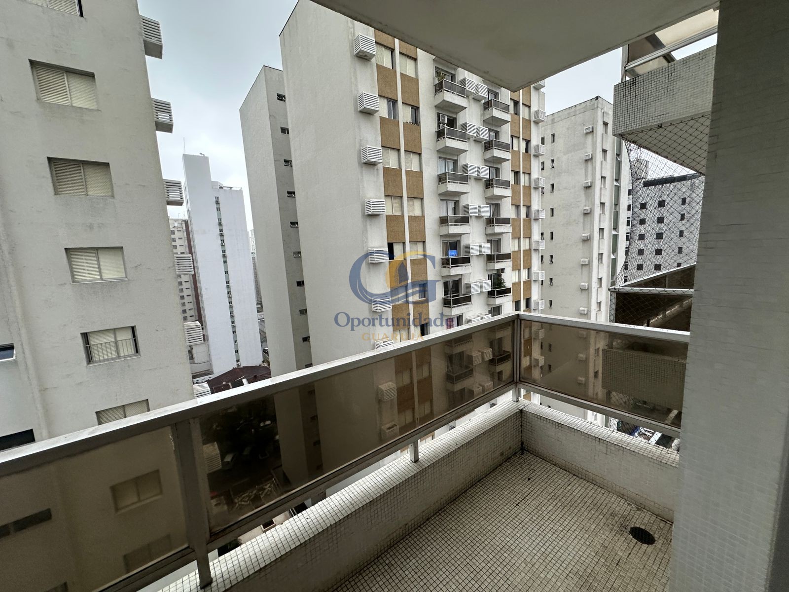 Apartamento na Praia das Pitangueiras, Guarujá - SP