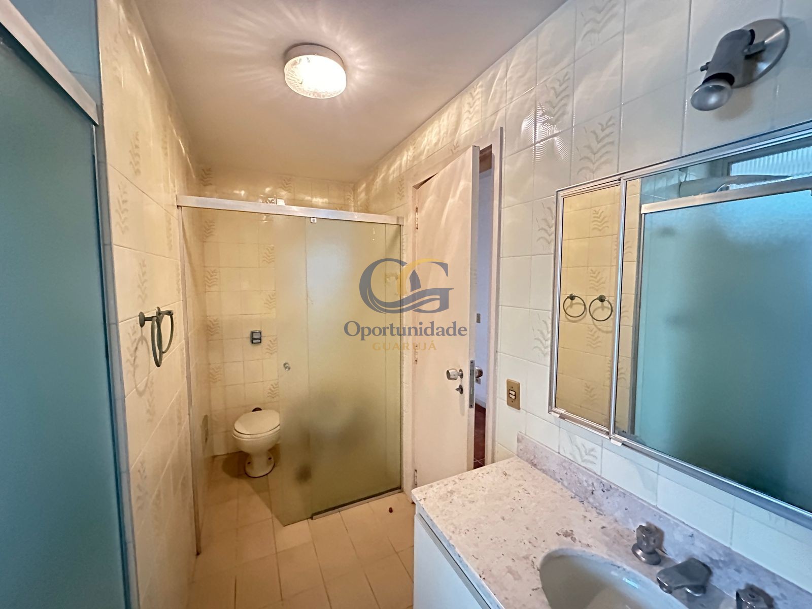 Apartamento na Praia das Pitangueiras, Guarujá - SP