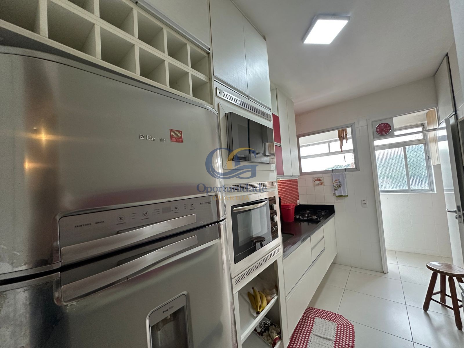 Apartamento na Praia das Pitangueiras, Guarujá - SP