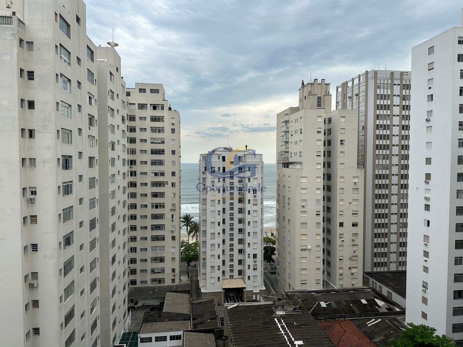 Apartamento na Praia das Pitangueiras, Guarujá - SP