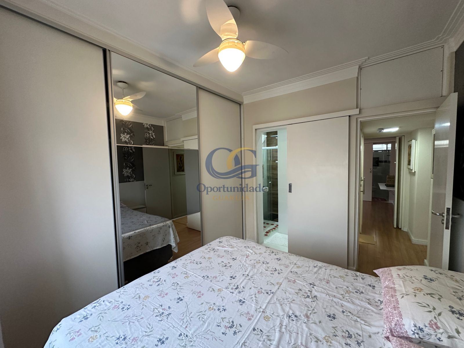 Apartamento na Praia das Pitangueiras, Guarujá - SP