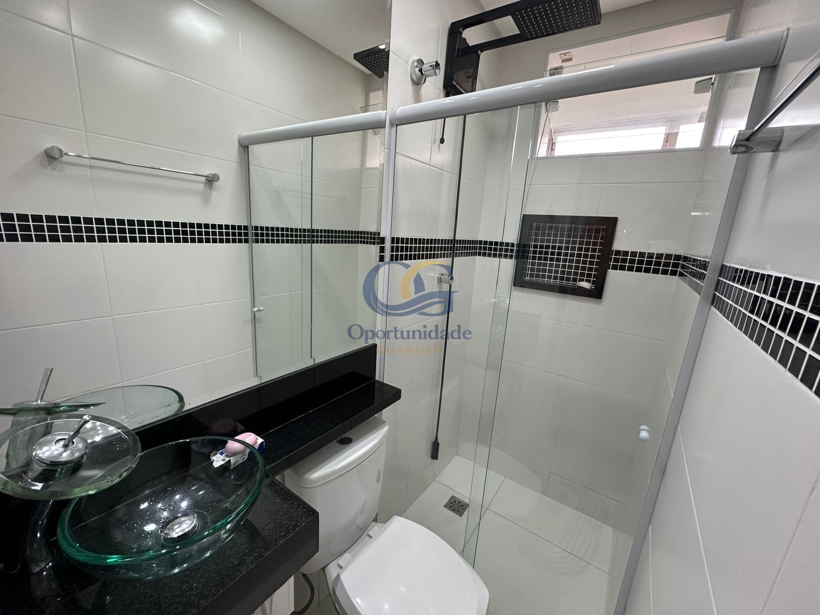 Apartamento na Praia das Pitangueiras, Guarujá - SP
