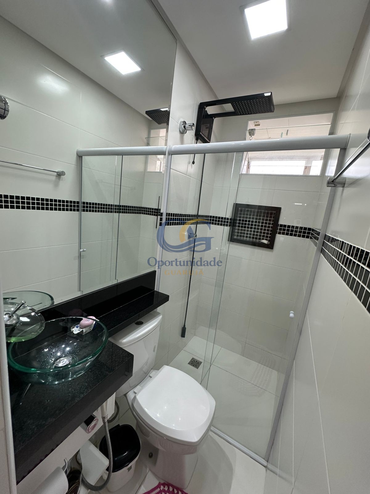 Apartamento na Praia das Pitangueiras, Guarujá - SP