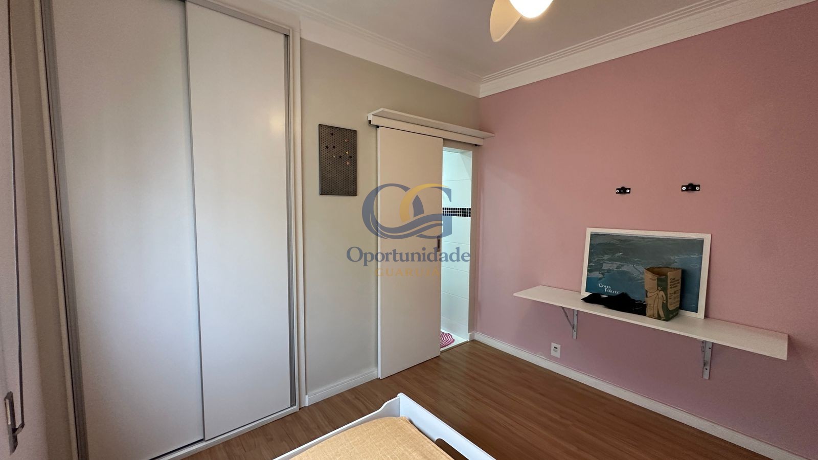 Apartamento na Praia das Pitangueiras, Guarujá - SP