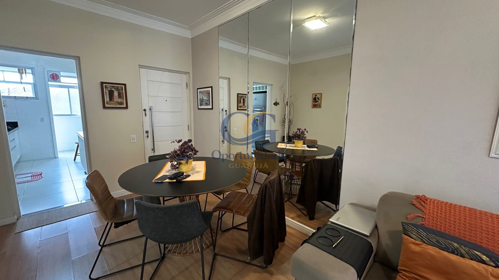 Apartamento na Praia das Pitangueiras, Guarujá - SP