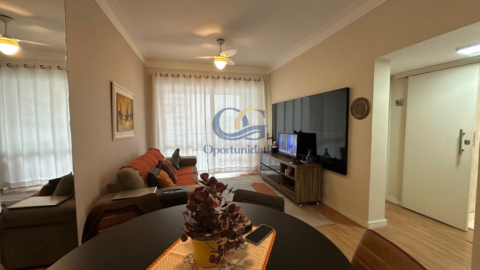 Apartamento na Praia das Pitangueiras, Guarujá - SP