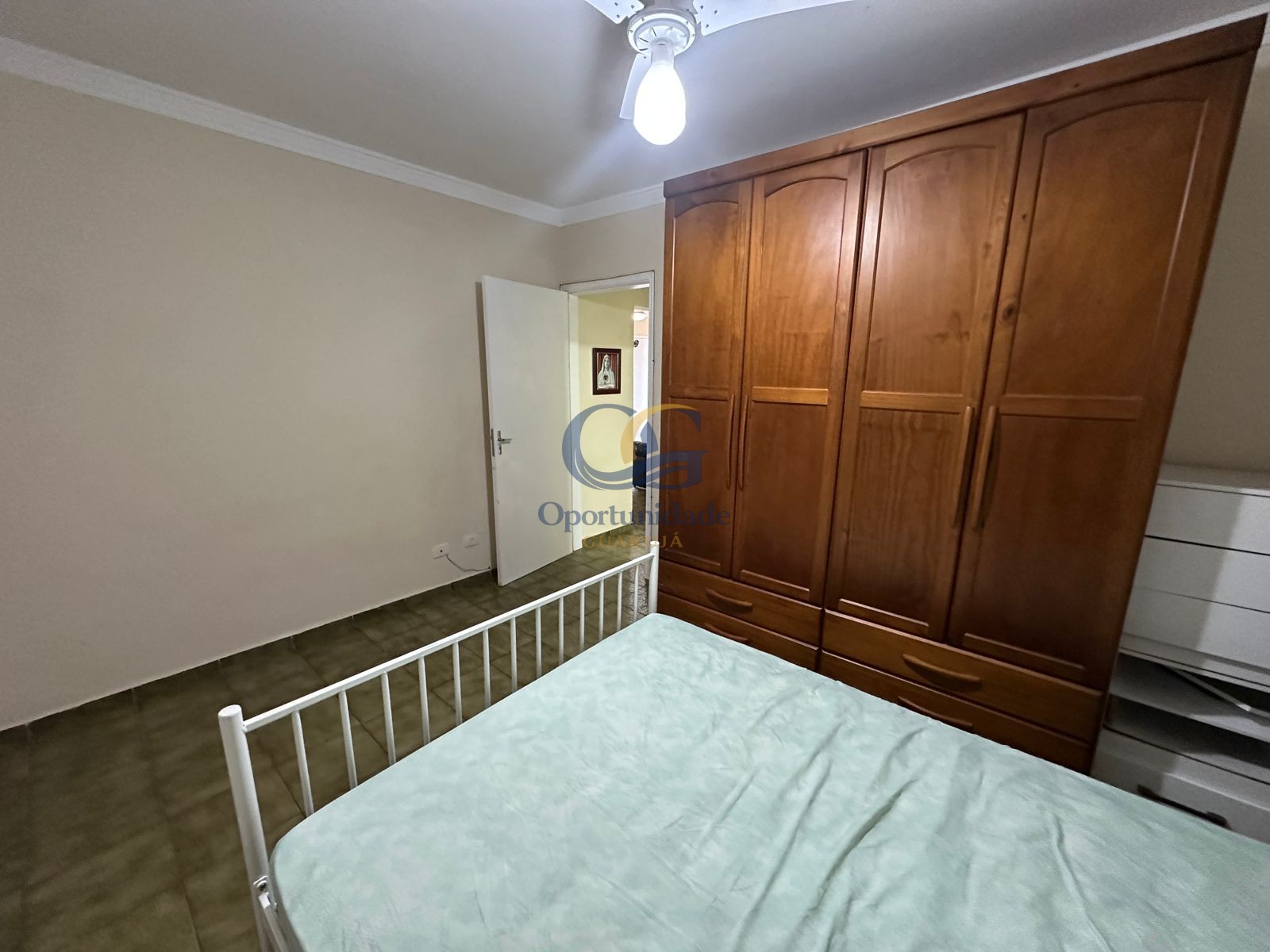Apartamento na Praia das Pitangueiras, Guarujá - SP