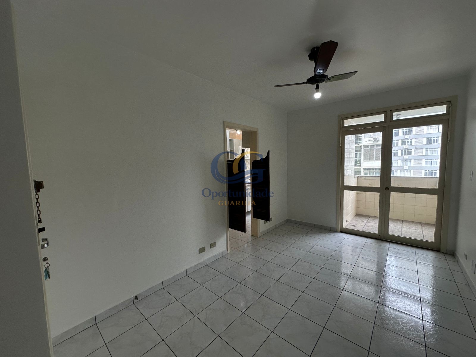 Apartamento na Praia das Pitangueiras, Guarujá - SP