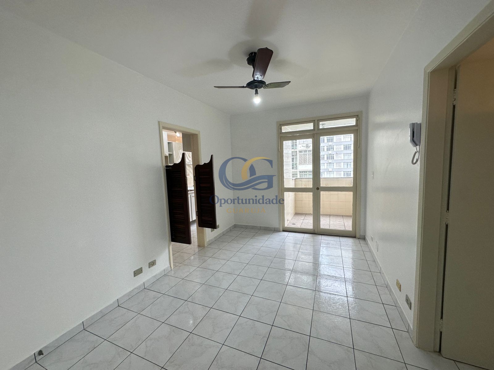Apartamento na Praia das Pitangueiras, Guarujá - SP