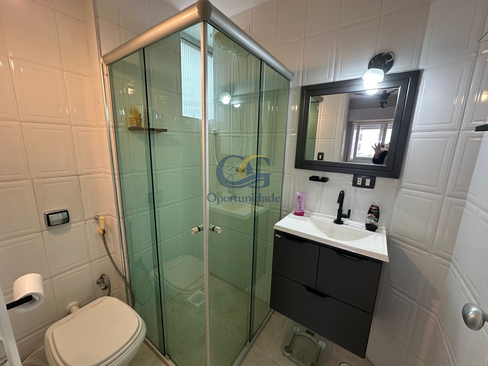 Apartamento na Praia das Pitangueiras, Guarujá - SP