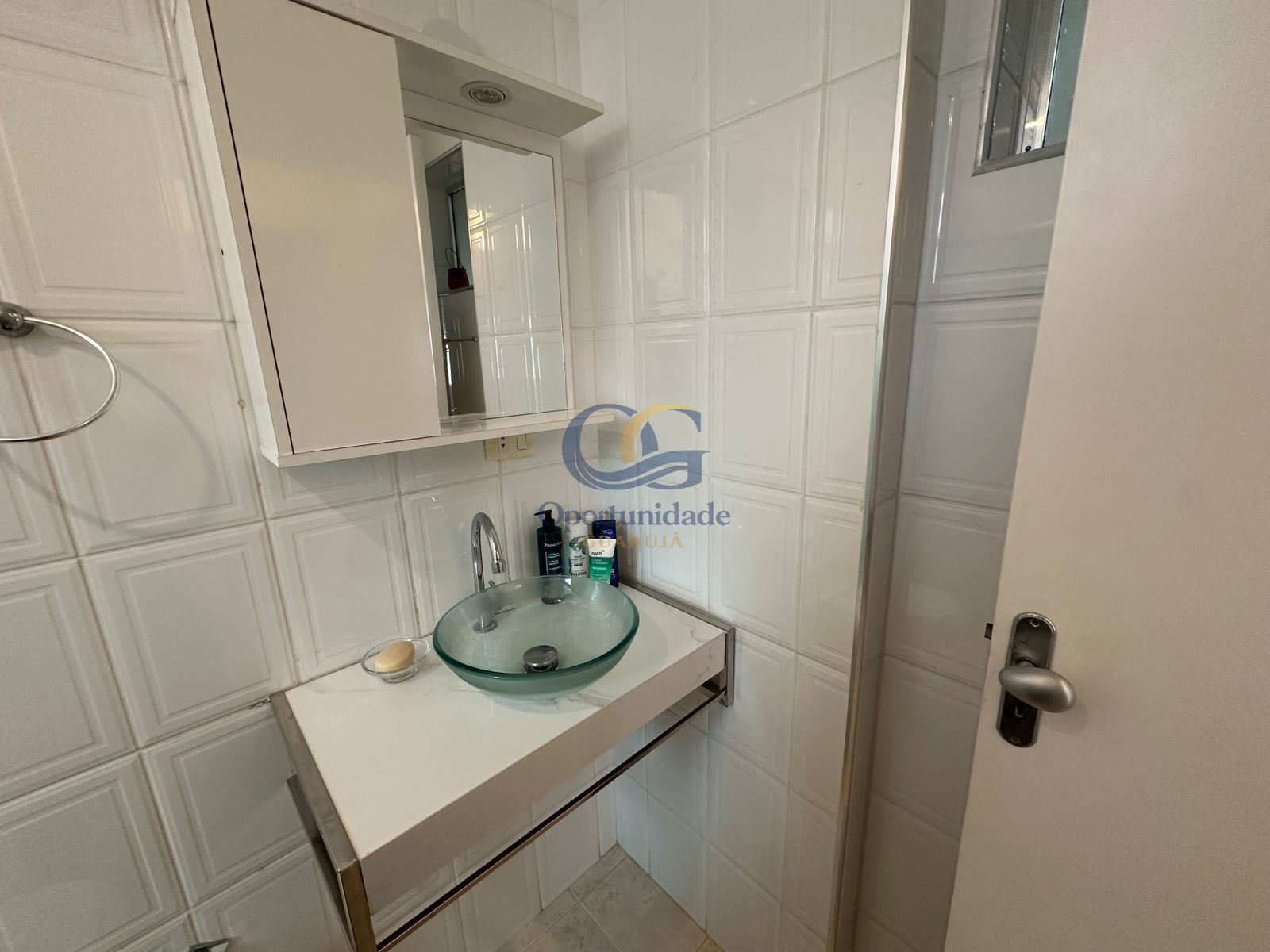 Apartamento na Praia das Pitangueiras, Guarujá - SP
