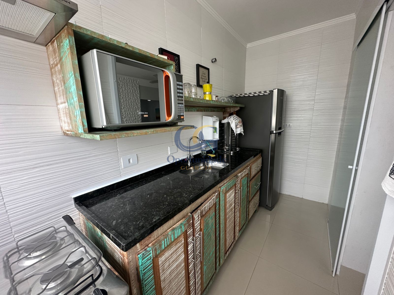 Apartamento na Praia das Pitangueiras, Guarujá - SP
