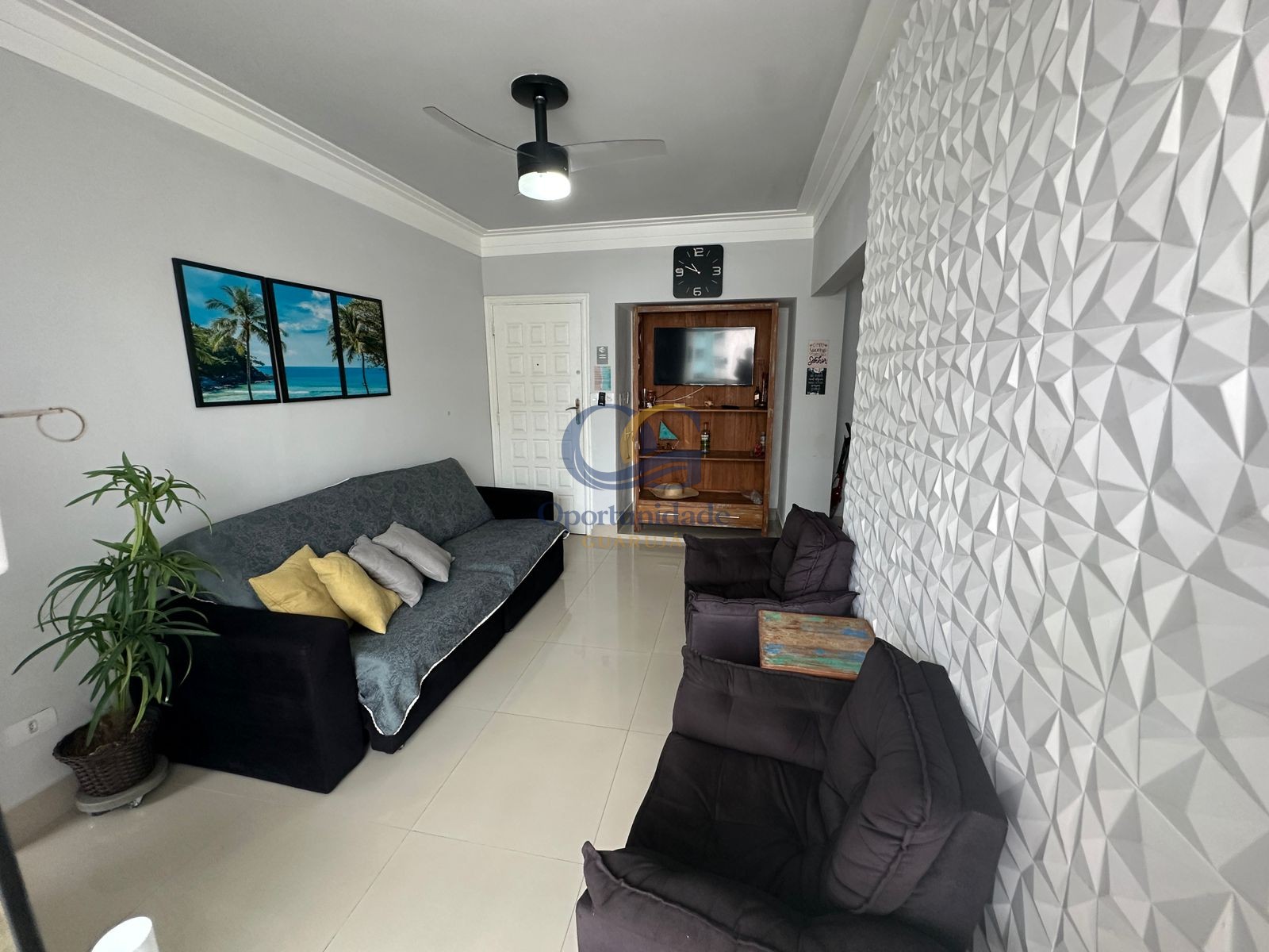 Apartamento na Praia das Pitangueiras, Guarujá - SP